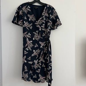 Banana Republic Navy Floral Short Sleeve Wrap Dress
